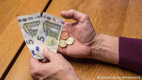 Бедността се разраства в Германия Две трети от германците признават