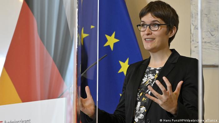 Anna Lührmann Anna Lührmann, Staatsministerin für Europa und Klima