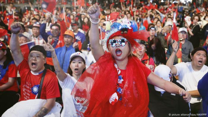 大多评论认为，此次台湾九合一地方选举的结果，对2024年总统大选的指向性意义不大。因为地方选举更多关注经济和民生议题，而总统选举的政党色彩更浓，关注的焦点更加集中在两岸和国际议题。所以，尽管国民党在目前的九合一选举中占据上风，但这并不代表着2024年台湾下一届总统更可能是国民党人。 2018年的九合一选举中，国民党虽然胜出，但却在2020年总统选举中大败，更是证明了这一点。