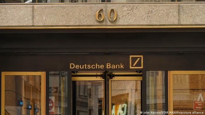 Puerta de entrada a Deutsche Bank.