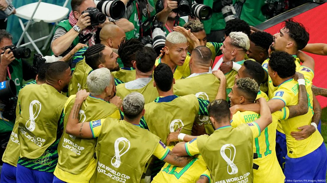 Comemoração após gol de Richarlison