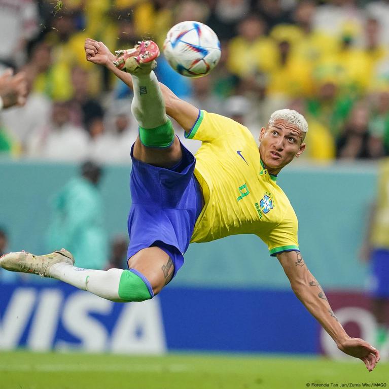 Copa do Mundo: Richarlison marca dois gols e Brasil vence Sérvia por 2 a 0