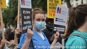 London | NHS-Arbeiter protestieren und fordern eine angemessene Gehaltserhöhung