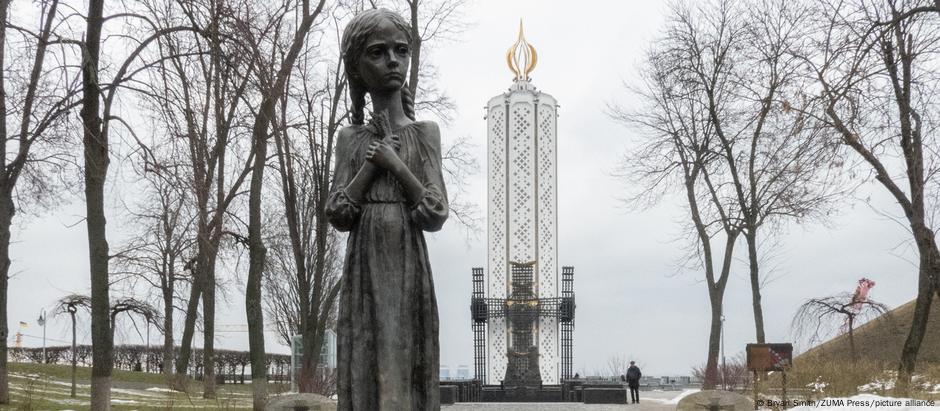 Memorial do Holodomor em Kiev: ucranianos lembram grande fome dos anos 30 no quarto sábado de novembro