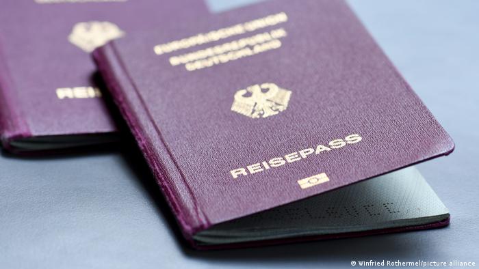 تقع ألمانيا في المنطقة المتوسطة إلى المرتفعة بين الدول فيما يتعلق بالفترة الزمنية اللازمة ليحصل الشخص على جنسيتها
