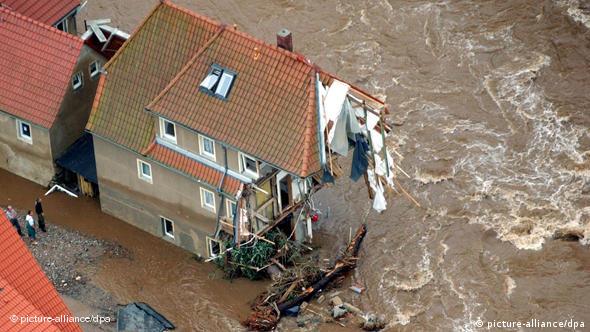 Elbe'de 2002 yılında meydana gelen sel felaketinden 