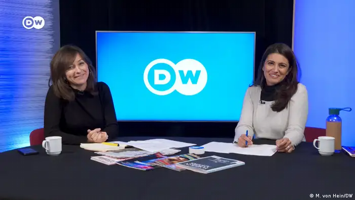 Die Moderatorinnen des DW-Vodcasts Global Eyes, Kate Brady und Isha Bhatia.