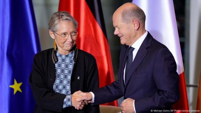  Kryeministrja franceze Elisabeth Borne dhe kancelari gjerman Olaf Scholz, Berlin, 25.11.2022. Tensionet tregojnë vështirësi të Parisit me rolin e ri gjerman, shkruan Auron Dodi.