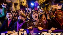 تركيا- اعتقال عشرات النساء في مظاهرة مناهضة للعنف ضد المرأة!