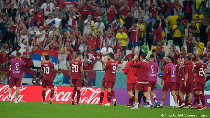 ФИФА разследва инцидент със снимки на националистически флаг в съблекалнята