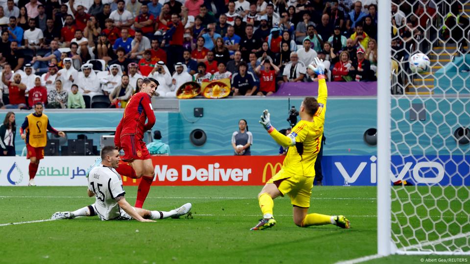 Espanha derruba sensação Alemanha na semi e dá à Copa campeão