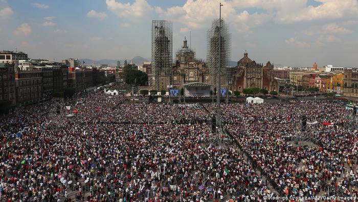 Vista aérea de la plaza del Zócalo de la Ciudad de México durante la conmemoración del cuarto año de gobierno del presidente López Obrador, el 27.11.2022.