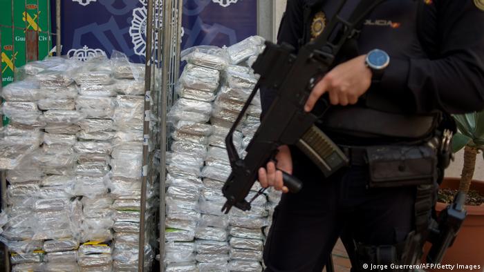 κοκαΐνη / αστυνομικός