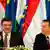 Presiden Komisi UE Barroso (ki.) dan PM Hungaria Orban (ka.) di Budapest, Hungaria, Jumat (07/01).