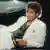 Cover von Michael Jacksons Album "Thriller": Jackson im weißen Anzug vor schwarzem Hintergrund.