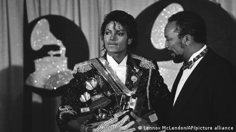 Michael Jackson's 'Thriller' turns 40 – DW – 11/30/2022