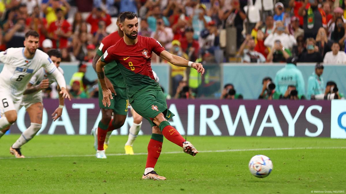 Copa do mundo de futebol, qatar 2022. calendário de jogos de portugal vs  uruguai com bandeiras. copa do mundo