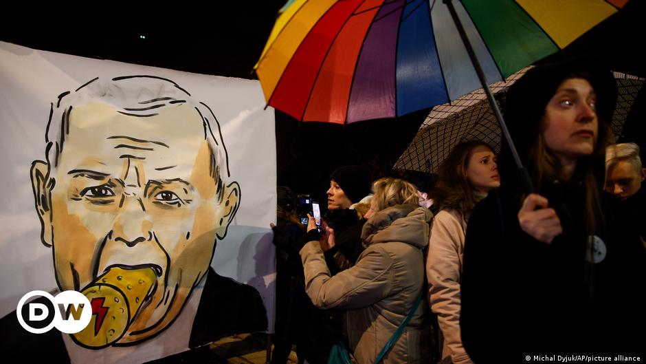 Protest praw kobiet przed domem polskiego lidera – DW – 29 listopada 2022