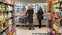 220303 -- ROME, March 3, 2022 -- Customers shop at a supermarket in Rome, Italy, March 2, 2022. The eurozone s annual rate of inflation would reach 5.8 percent in February 2022 driven by the high costs of energy, according to a flash estimate published by Eurostat, the statistical office of the European Union EU, on Wednesday. Eurozone countries witnessing high inflation include Germany with 5.5 percent, Spain with 7.5 percent, France with 4.1 percent and Italy with 6.2 percent. ITALY-ROME-EUROZONE-INFLATION JinxMamengni PUBLICATIONxNOTxINxCHN 