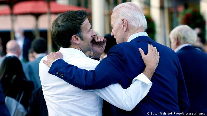 Der französische Präsident Emmanuel Macron und Joe Biden