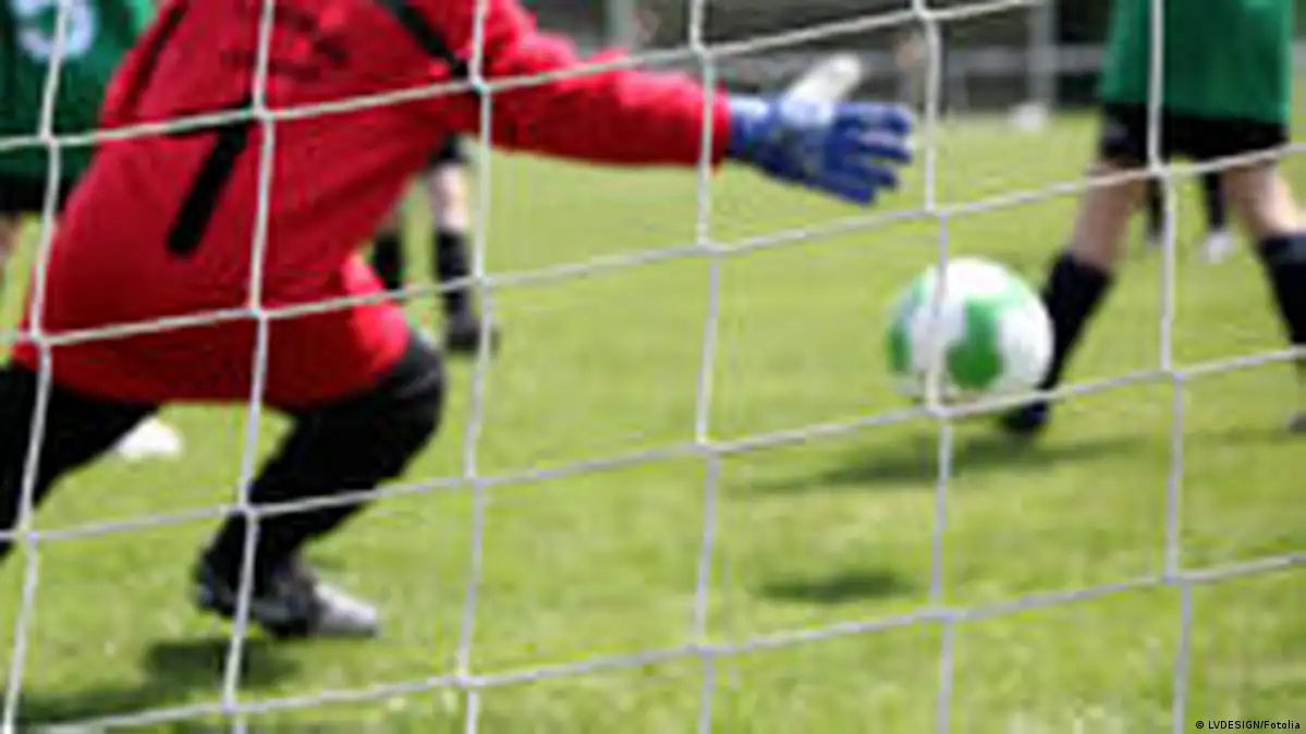 The life of a small goalkeeper aged 12-14 years 