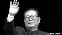 (FILES) In this file photo taken on October 1, 1999, Chinese President Jiang Zemin waves during the National Day parade in Beijing's Tiananmen Square celebrating the 50th anniversary of the People's Republic of China. - China's former leader Jiang Zemin, who steered the country through a transformational era from the late 1980s and into the new millennium, died November 30, 2022 at the age of 96, Xinhua reported. (Photo by XINHUA / AFP) / - China OUT