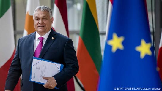 EU strikes deal to lift Hungary's block on Ukraine aid – DW – 12/13/2022