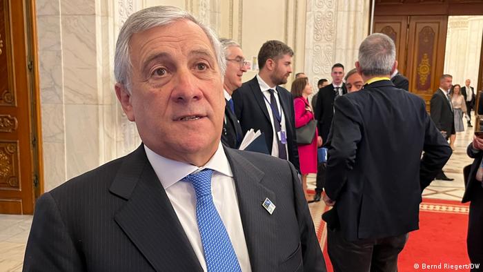 Italiens Außenminister Antonio Tajani, Porträt beim NATO-Außenministertreffen
