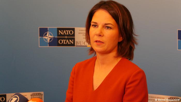 Deutsche Außenministerin Baerbock, Porträt beim NATO-Außerministerrat in Bukarest