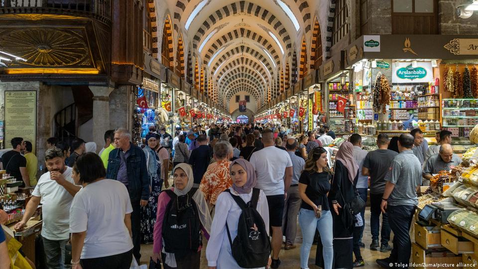 Tourists find silver lining in Turkey's lira crash