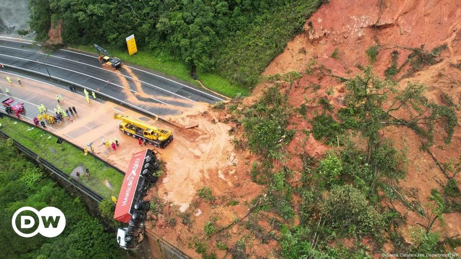 Brazil: Two Dead, Dozens Missing As Landslide Hits Highway – DW – 12/01 ...