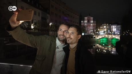 Хомосексуална двойка в Словения