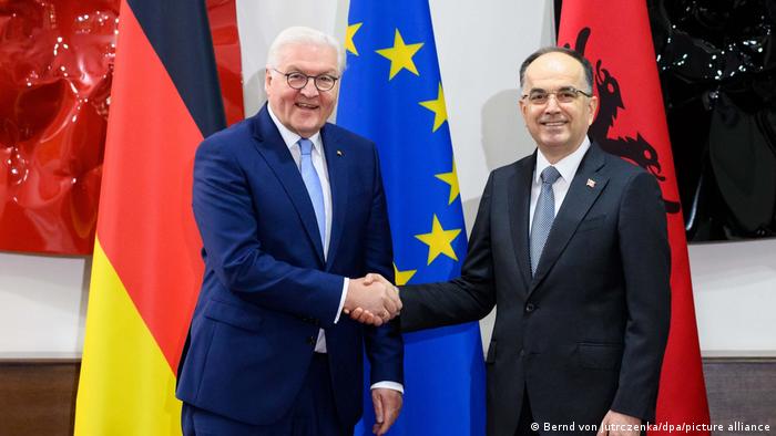 Presidenti i Gjermanisë, Frank-Walter Steinmeier, u prit të enjten, 1.12., në Tiranë nga homologu i tij shqiptar, Bajram Begaj