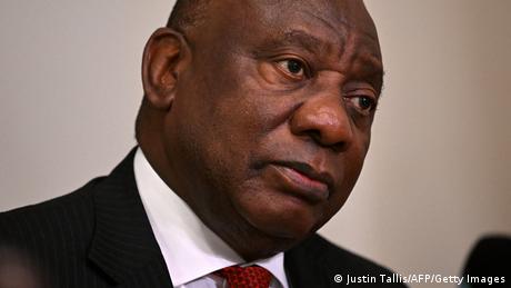 Geld im Sofa versteckt: Was wird Südafrikas Präsident vorgeworfen?