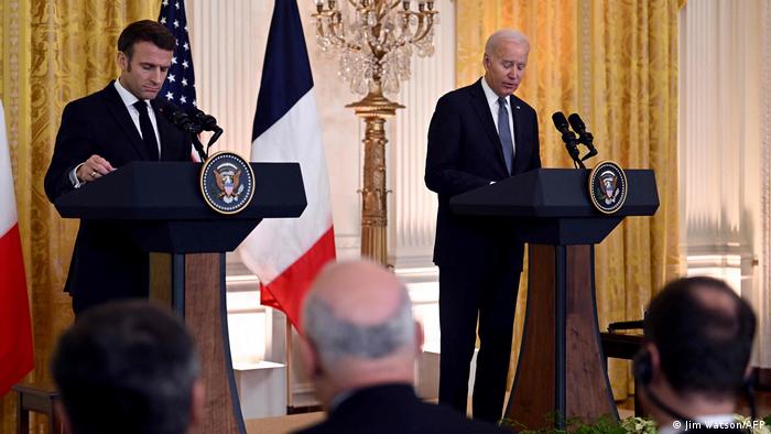 拜登在与法国总统马克龙在华盛顿举行的联合新闻发布会上说，如果普京有意愿结束乌克兰战争，他希望与之交谈