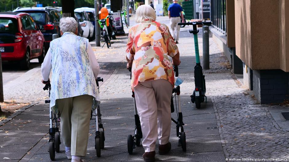 Pravo na pomoć imaju oni nemački penzioneri čija ukupna mesečna primanja iznose manje od 924 evra