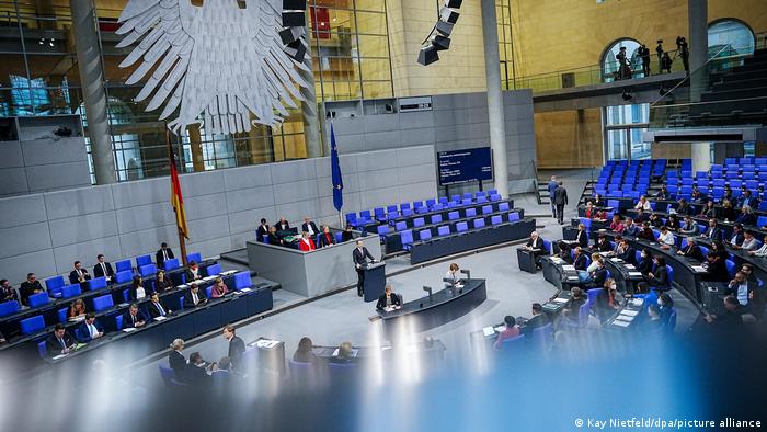 Deutschland I Bundestag verabschiedet Chancen-Aufenthaltsrecht