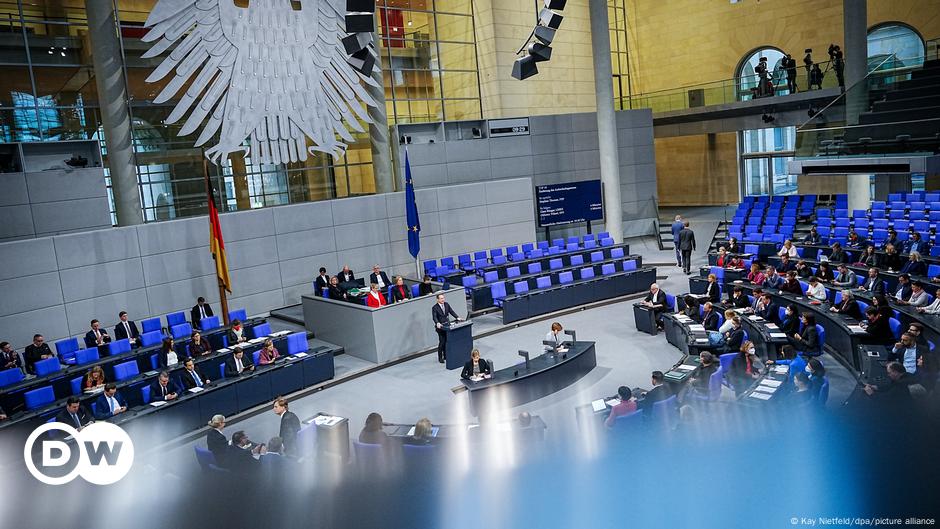 Germany Passes Bill To Speed Up Asylum Procedures DW 12 02 2022   63970113 6 