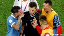 Abren expediente a jugadores de Uruguay por protestas contra árbitro alemán