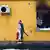 Графіті британського вуличного художника Бенксі зрізали зі стіни зруйнованого росіянами будинку в Гостомелі Київської області
