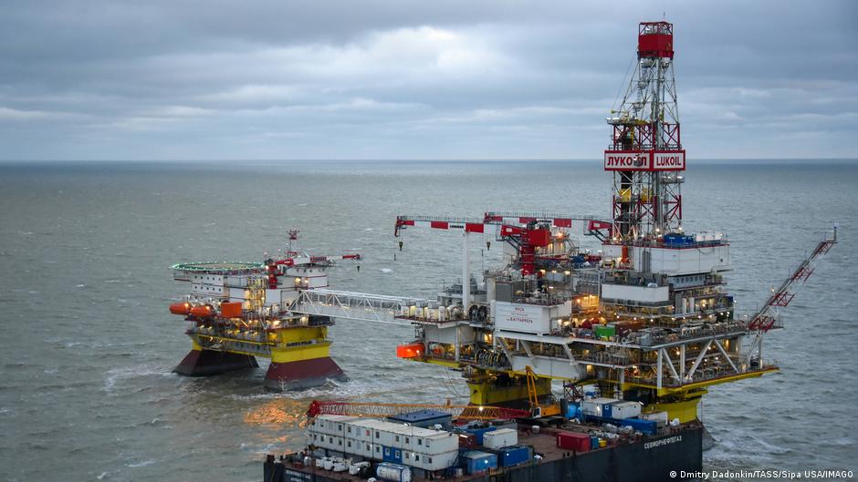Україна уразила три бурові установки "Лукойла" на Каспії – DW – 11.01.2026