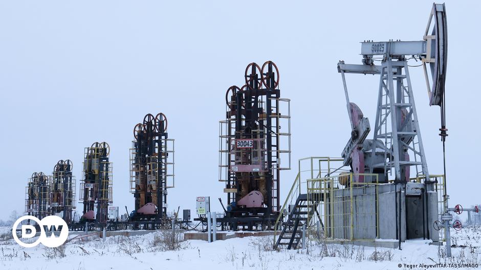 Ukraine updates: Zelenskyy wants lower Russian oil price cap