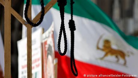 Иранските власти вече издадоха две смъртни присъди на протестиращи Но