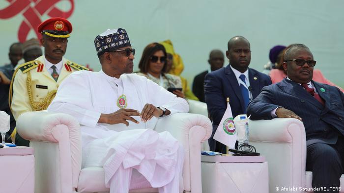 El presidente de Nigeria, Muhamadu Buhari, y el presidente de Guinea Bissau, Umaro Sissoco Embaló.