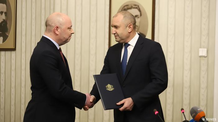 Те са хора с висок обществен авторитет, граден далеч от