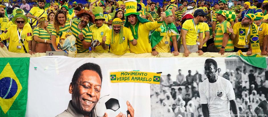 Pelé foi homenagenado por torcedores e jogadores na vitória do Brasil por 4 a 1 sobre a Coreia do Sul
