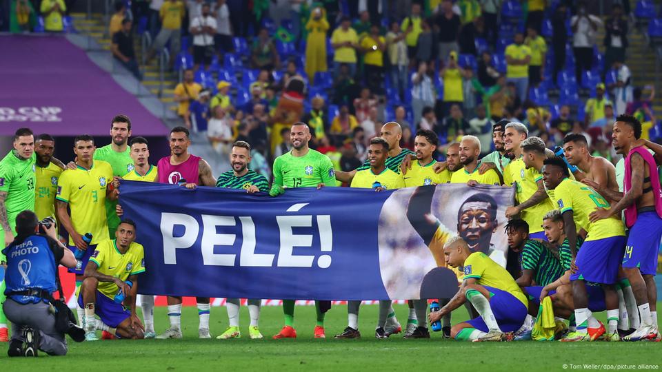 Pelé Honored By Brazilian National Team After Victory at World Cup