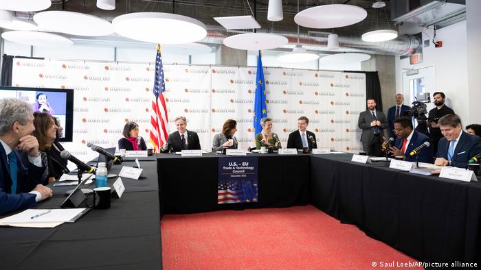 Am Verhandlungstisch sitzen Vertreter der EU und der USA