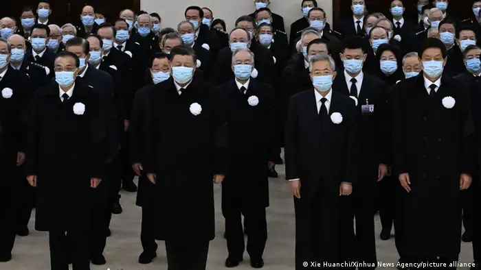 习近平12月5日率官员出席301医院举行的江泽民遗体告别式