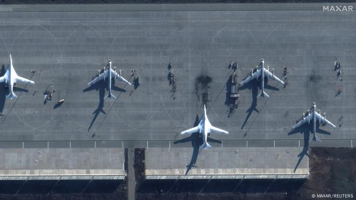 Imagen de satélite de la base aérea de Engels antes del ataque.